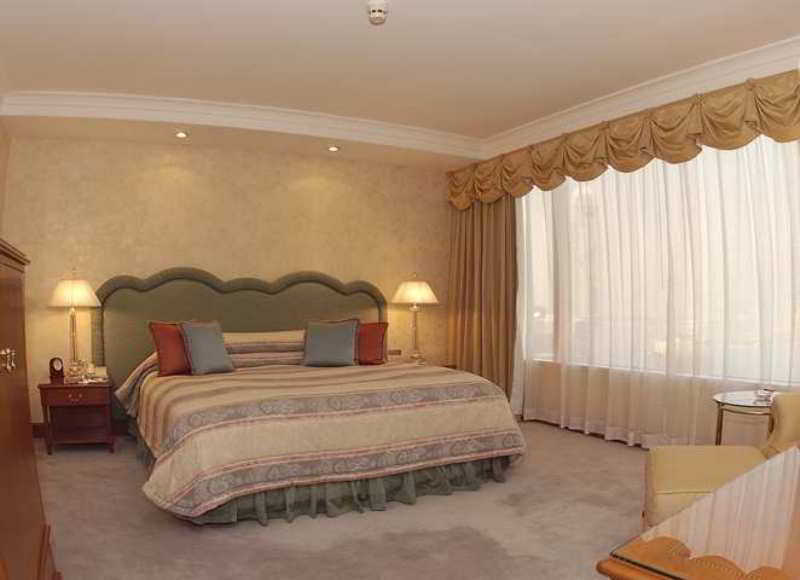 Conrad Hong Kong Hotell Rom bilde